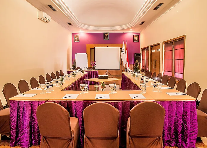 Otel Famous Formerly Permata 4*